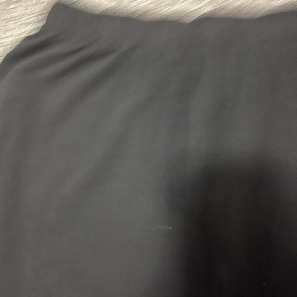 SHORTS - Picture 2 of 3